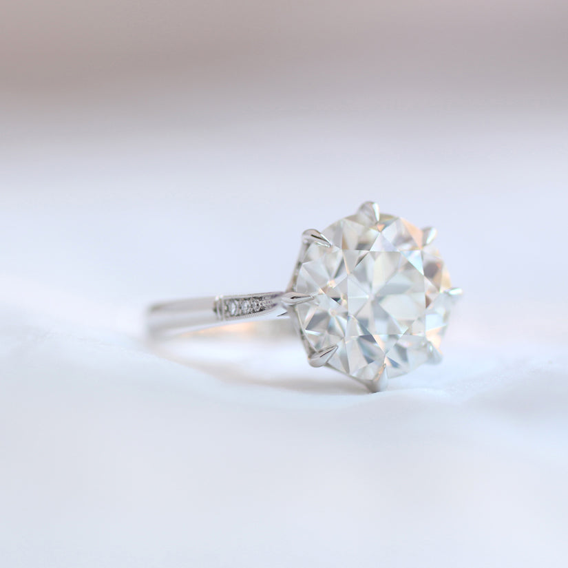side view of platinum diamond solitiare ring
