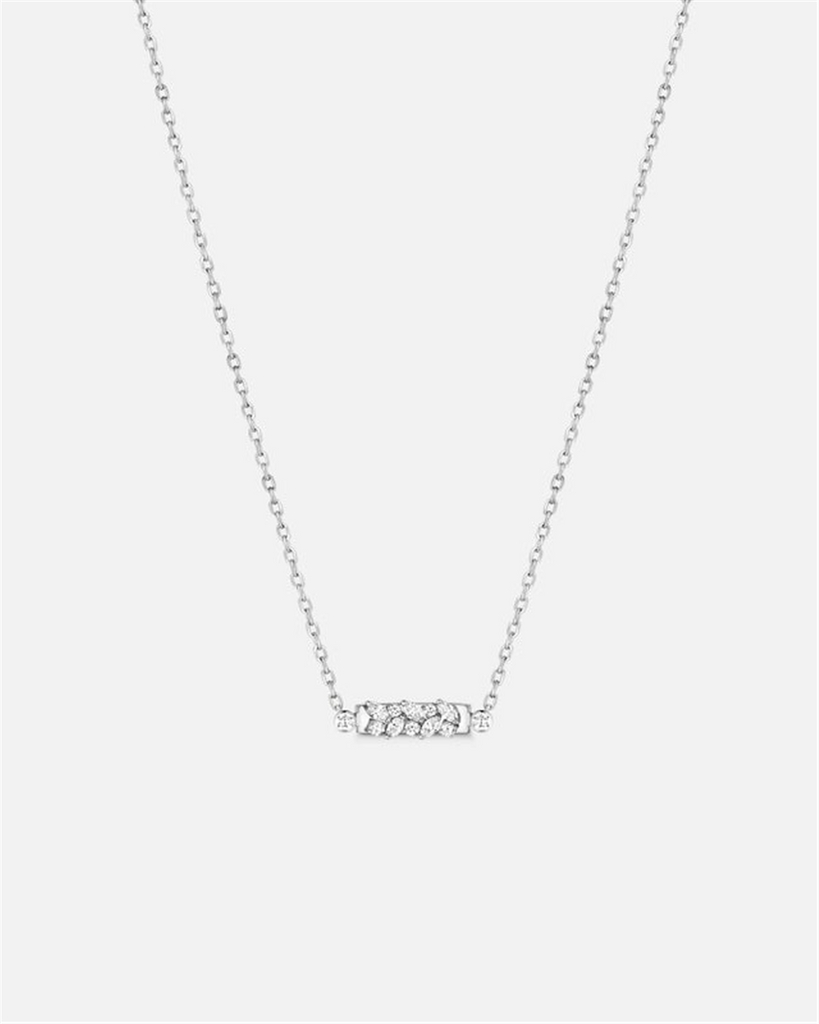 White gold neckace with diamond pendant